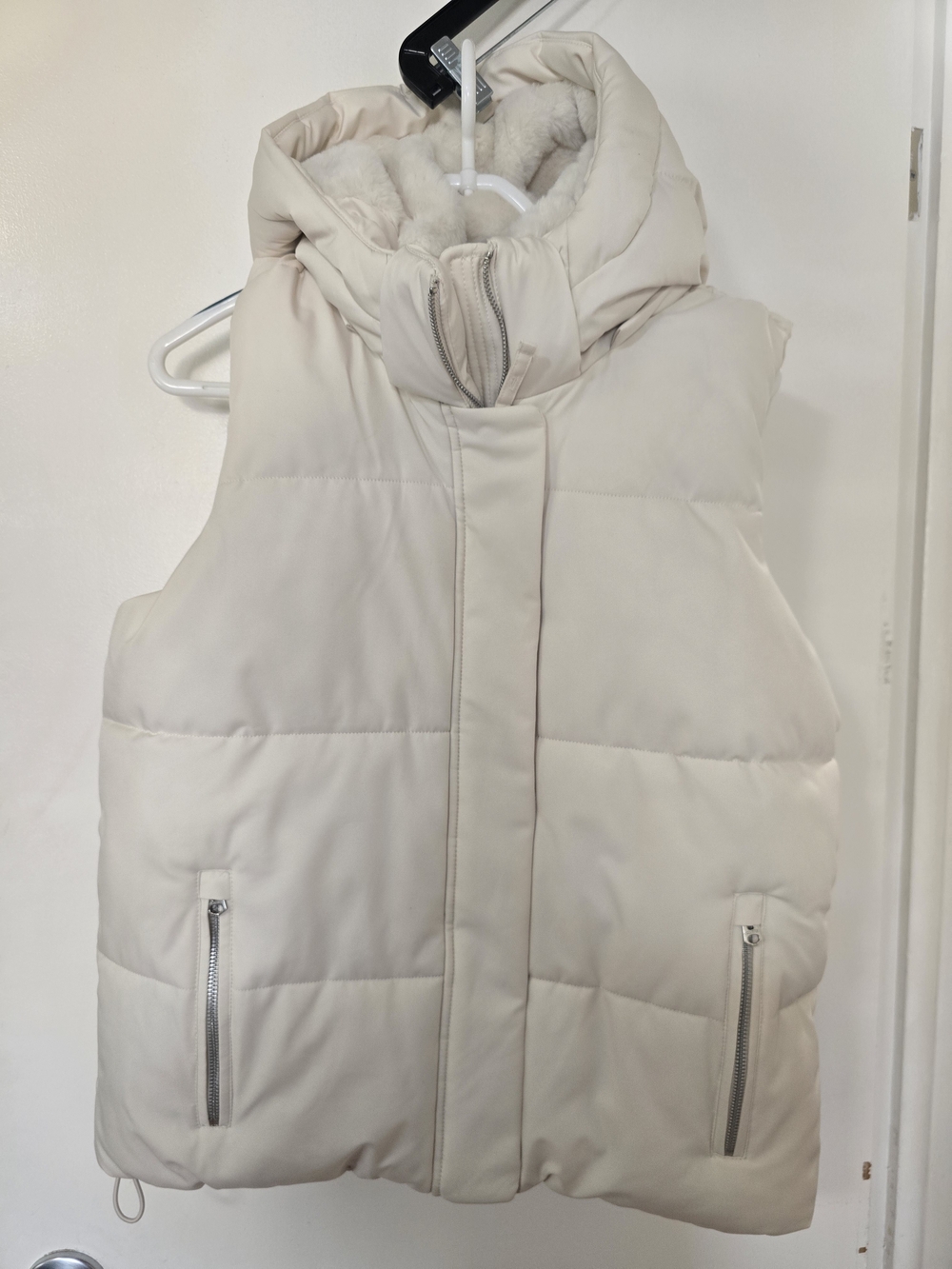Hollister Women's Hooded Puffer Vest Faux Fur Lined Ivory Cream Size Medium